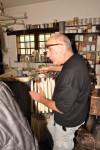 Onze gastheer en meester-kaarsenmaker.