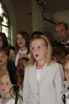 'Kadosj' heeft twee solistes, hier zingt Eloïse, prachtig........,
