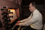 Begeleid op het orgel door Johan...............